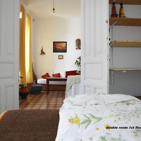 Ananda'S Mundo Guest House Orgiva Exterior photo